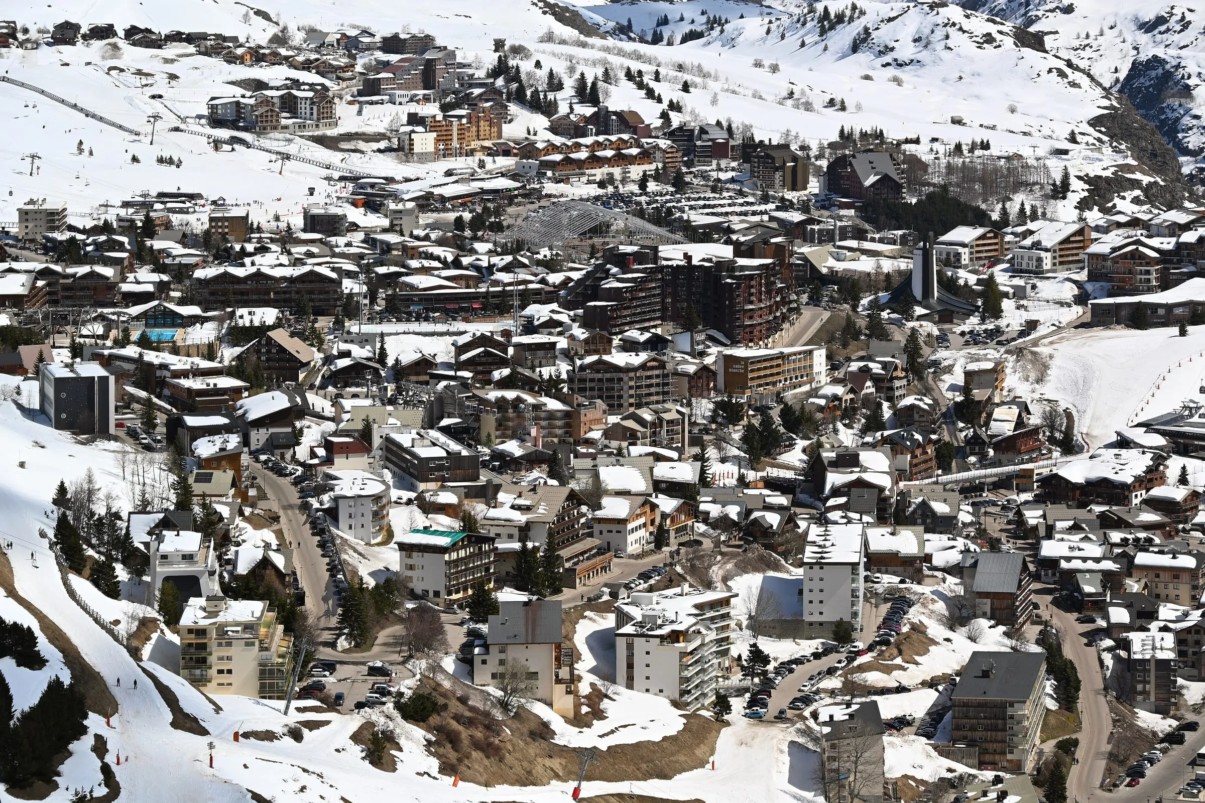Central Alpe d'Huez in the snow, seen from above