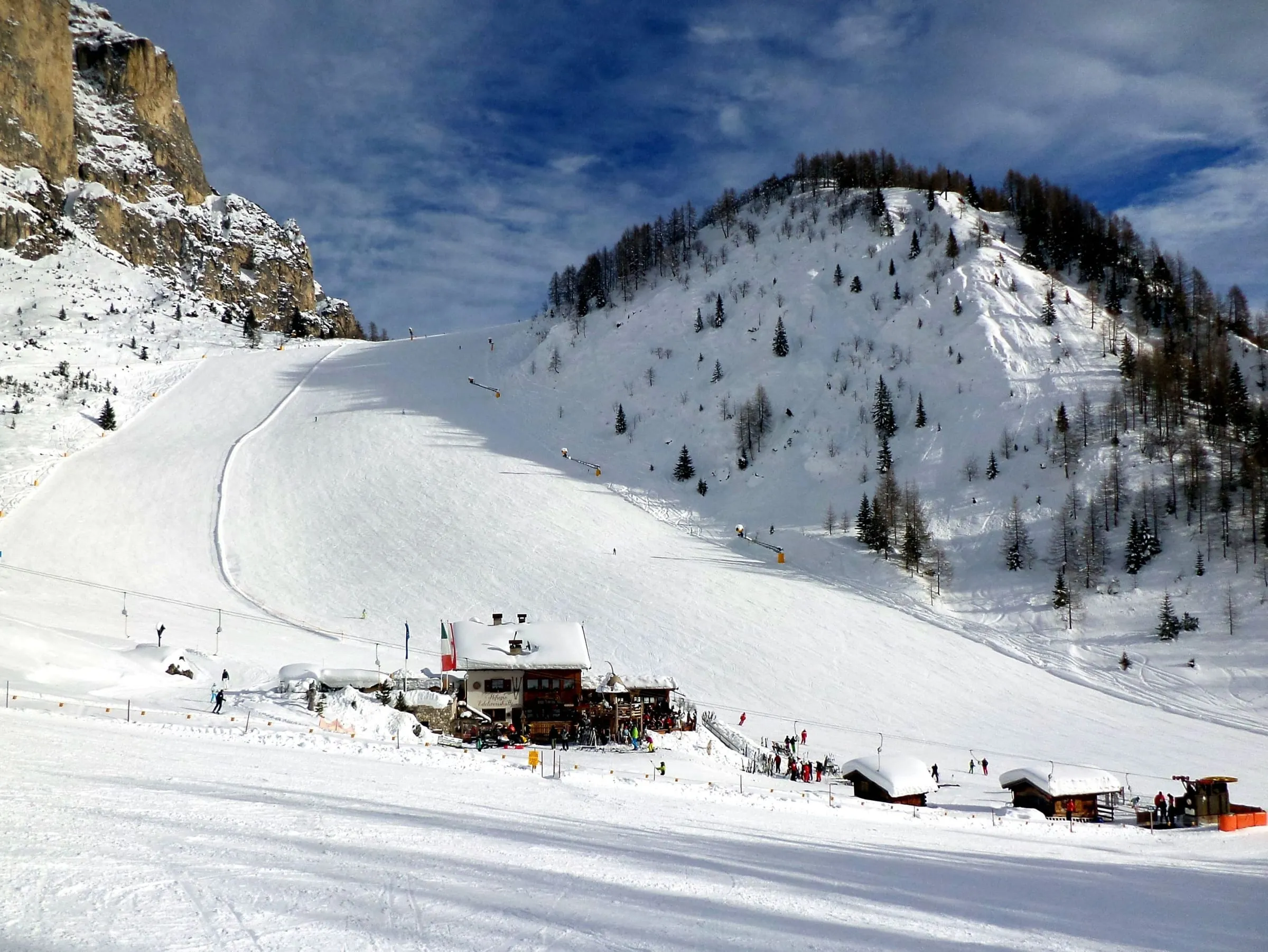 Wide, gentle slopes by the Rifugio Edelweiss at Colfosco in Alta Badia