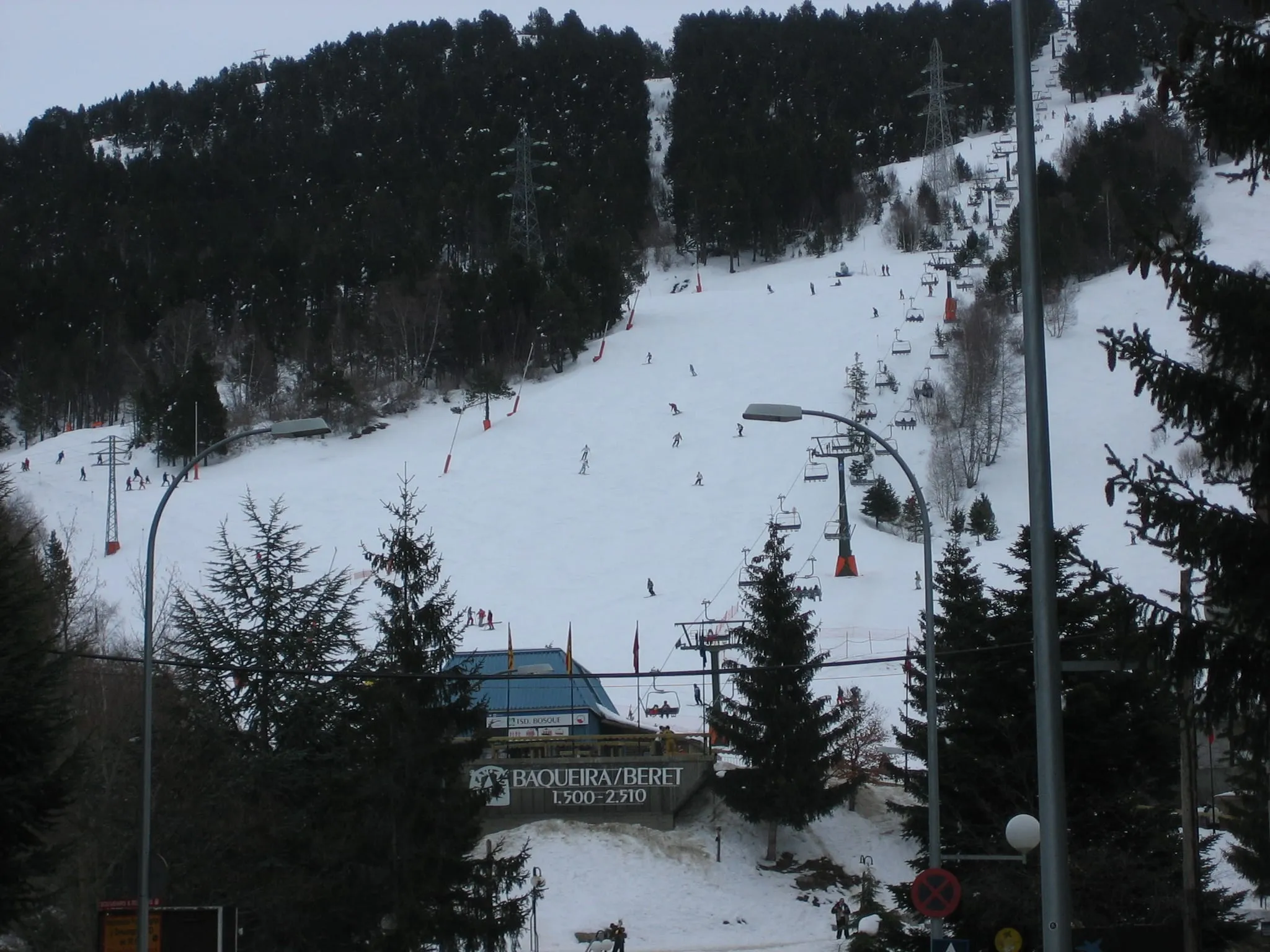 A ski slope running down through the trees to Baqueira 1500