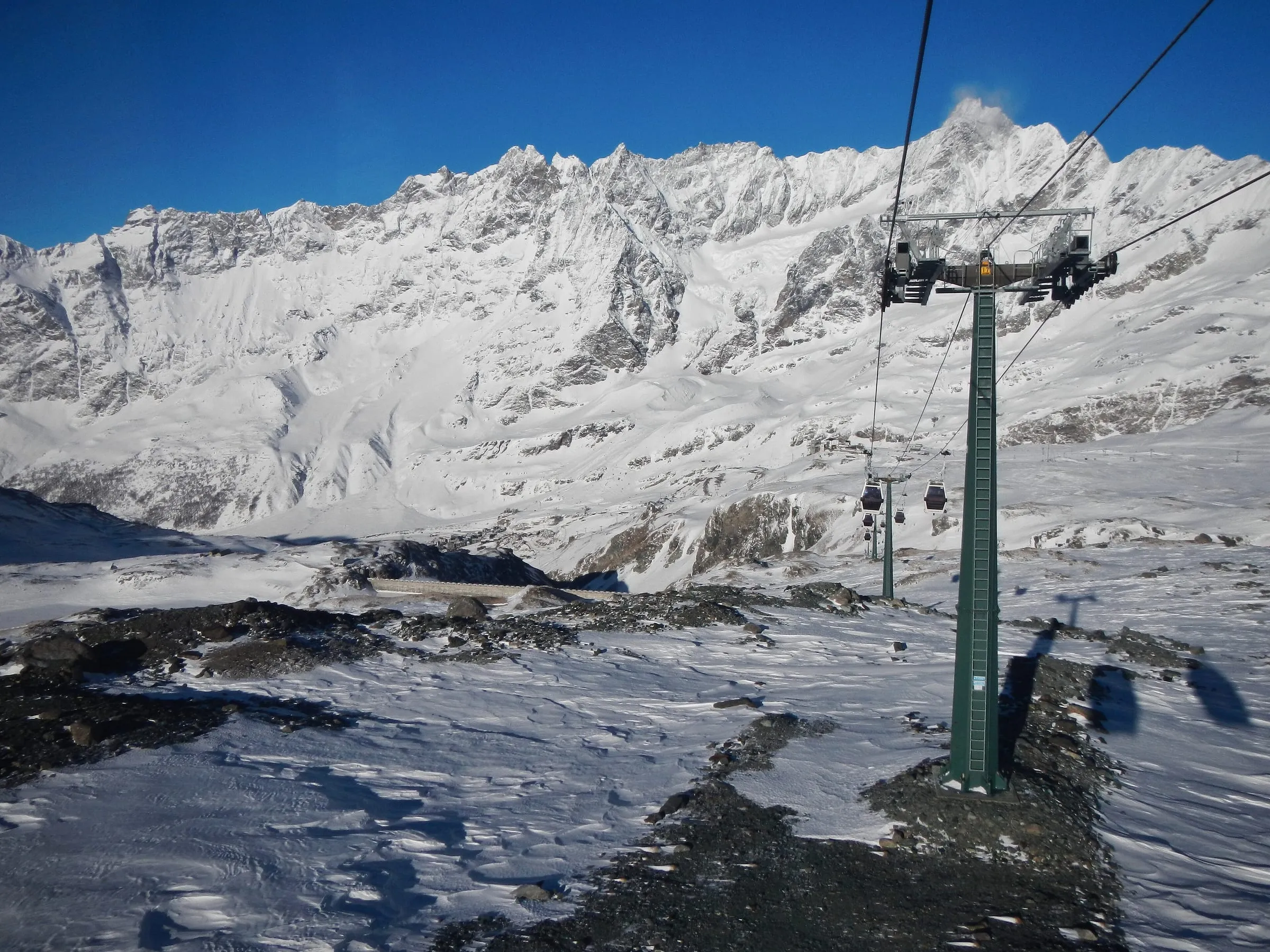 A chairlift crossing snowy slopes between Plan Maison and the Cime Bianche lakes above Breuil-Cervinia