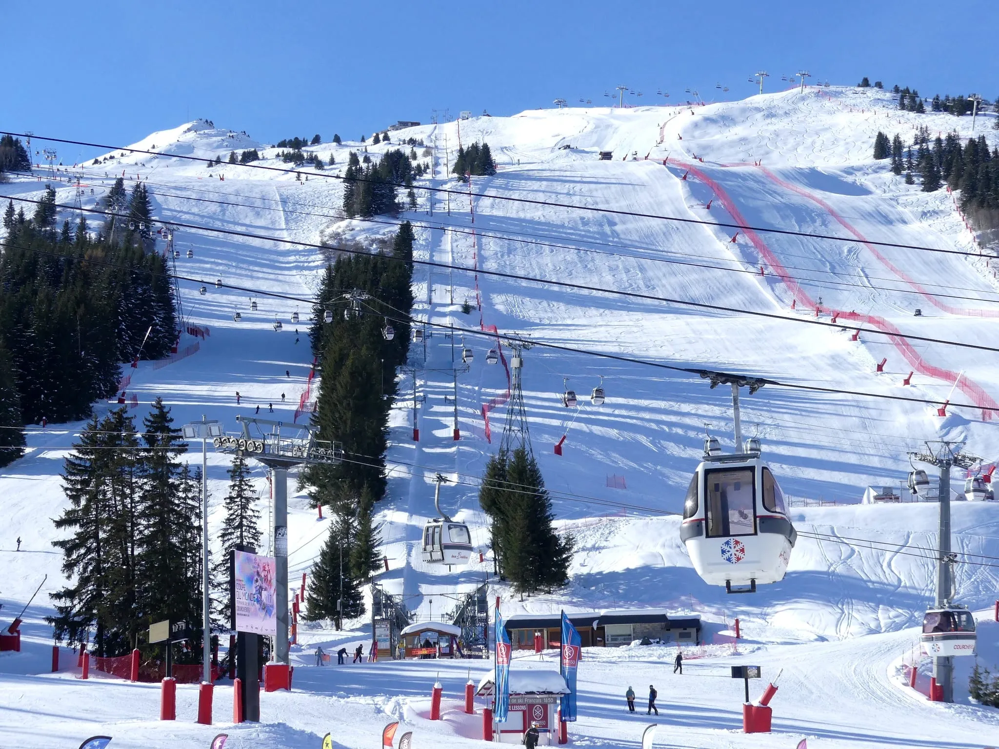 Ski pistes and lifts on the Loze side, seen from Courchevel 1850