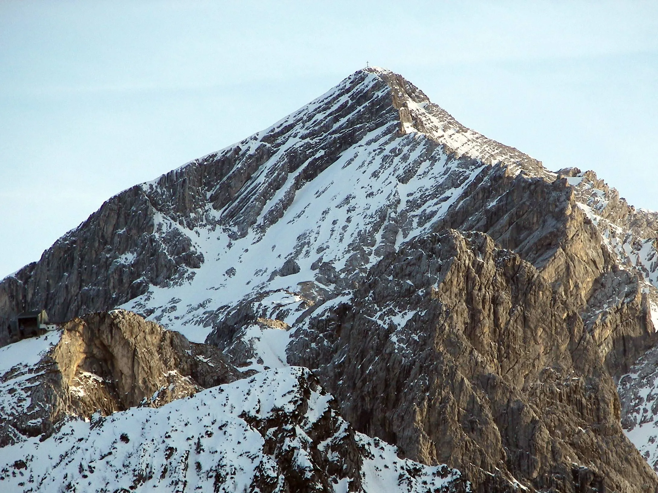 The Alpspitze in winter, with the Osterfelderkopf mountain station below the summit