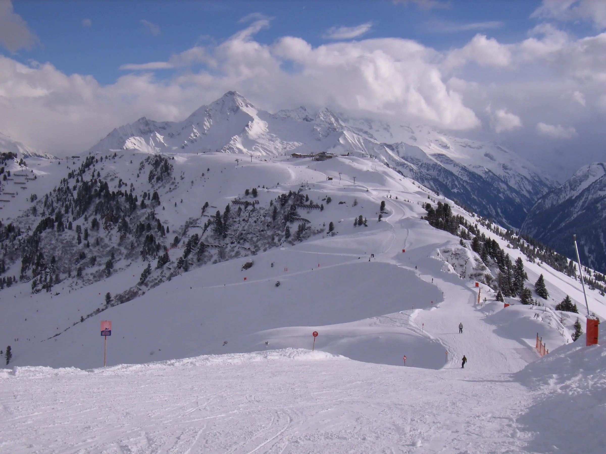 Snowy pistes on the Penken summit plateau above Mayrhofen