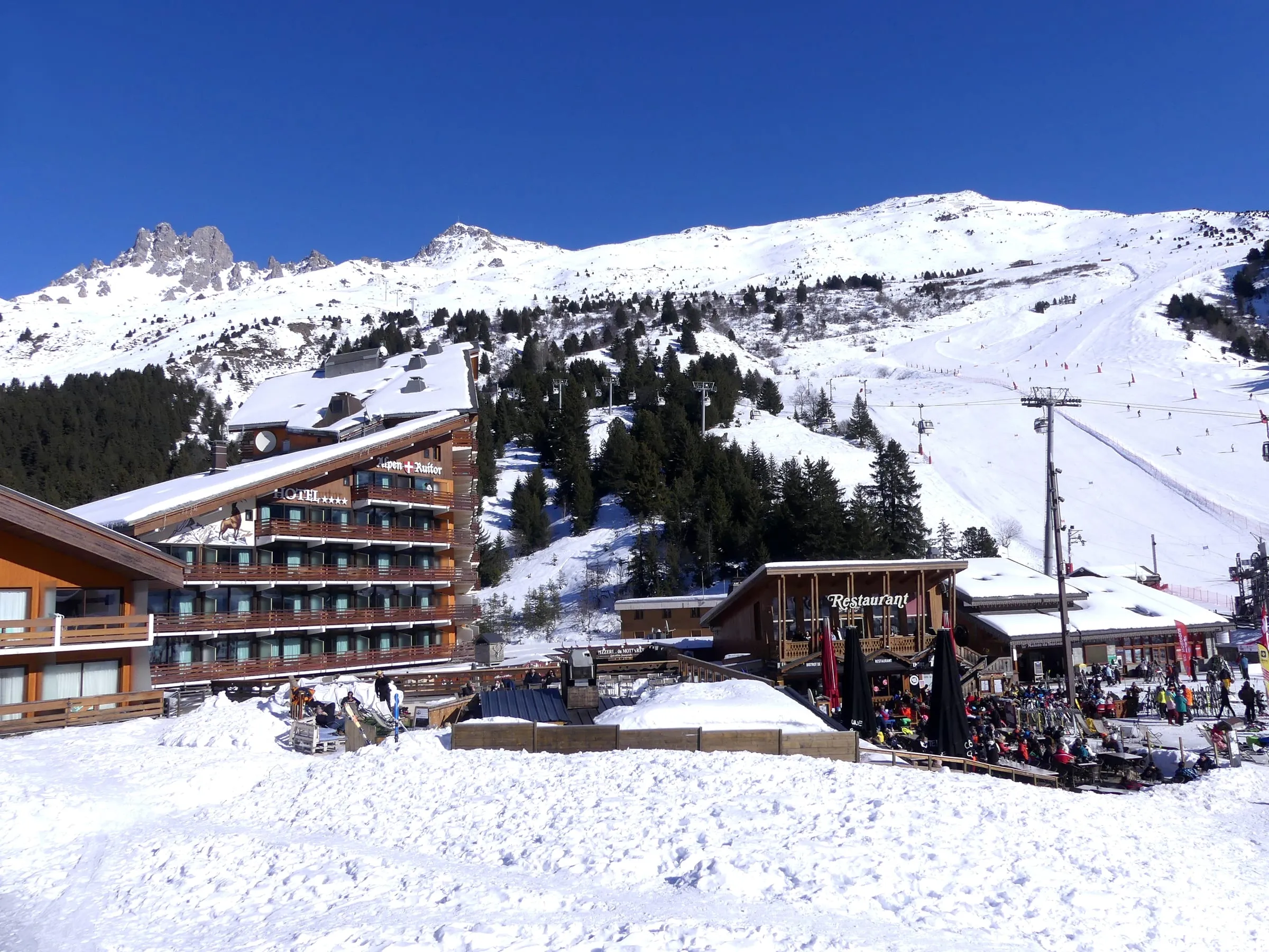 The foot of the slopes in Méribel-Mottaret, with apartment buildings and pistes above