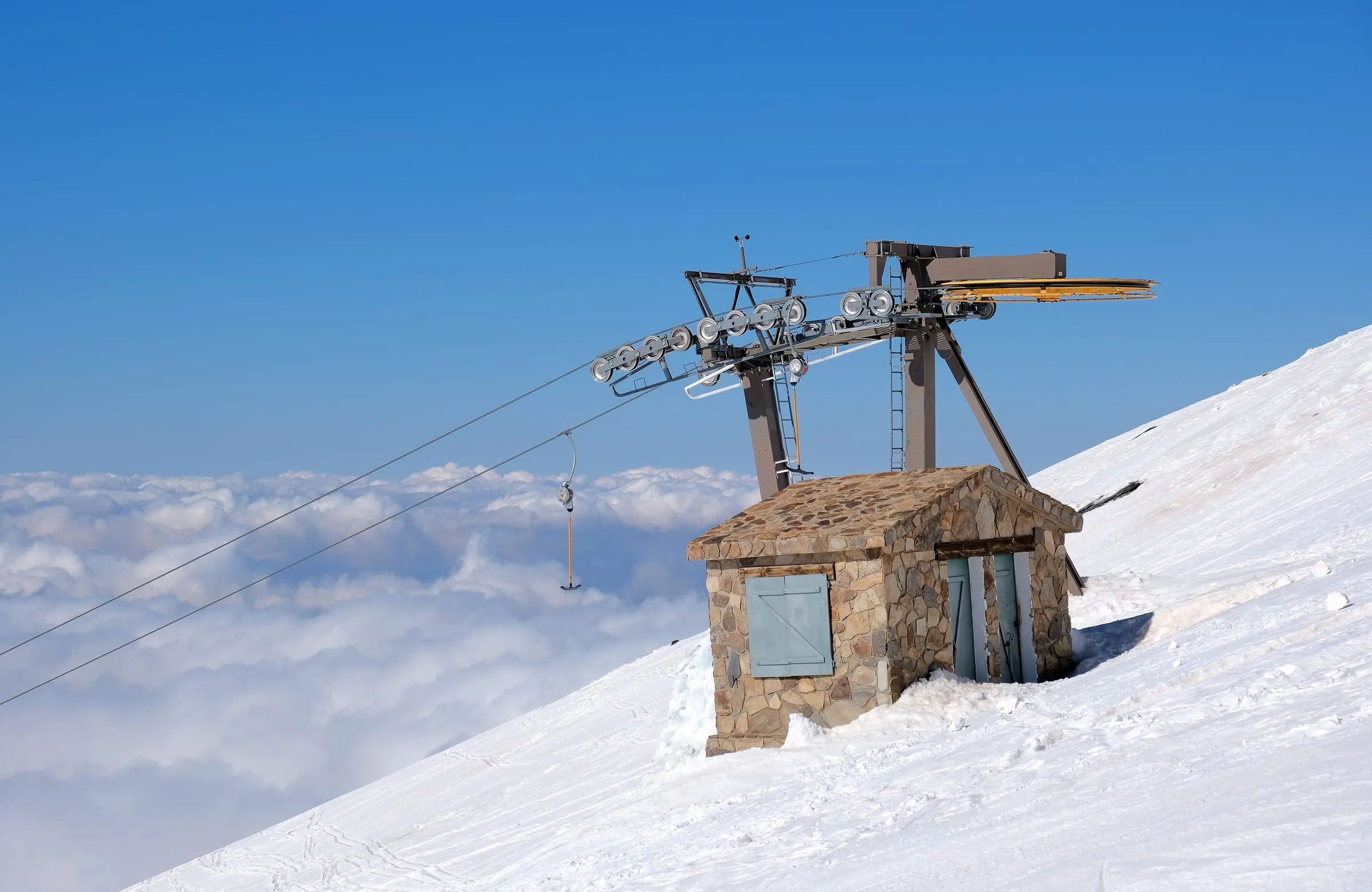 The top station of the Zayas lift in Sierra Nevada above a sea of cloud