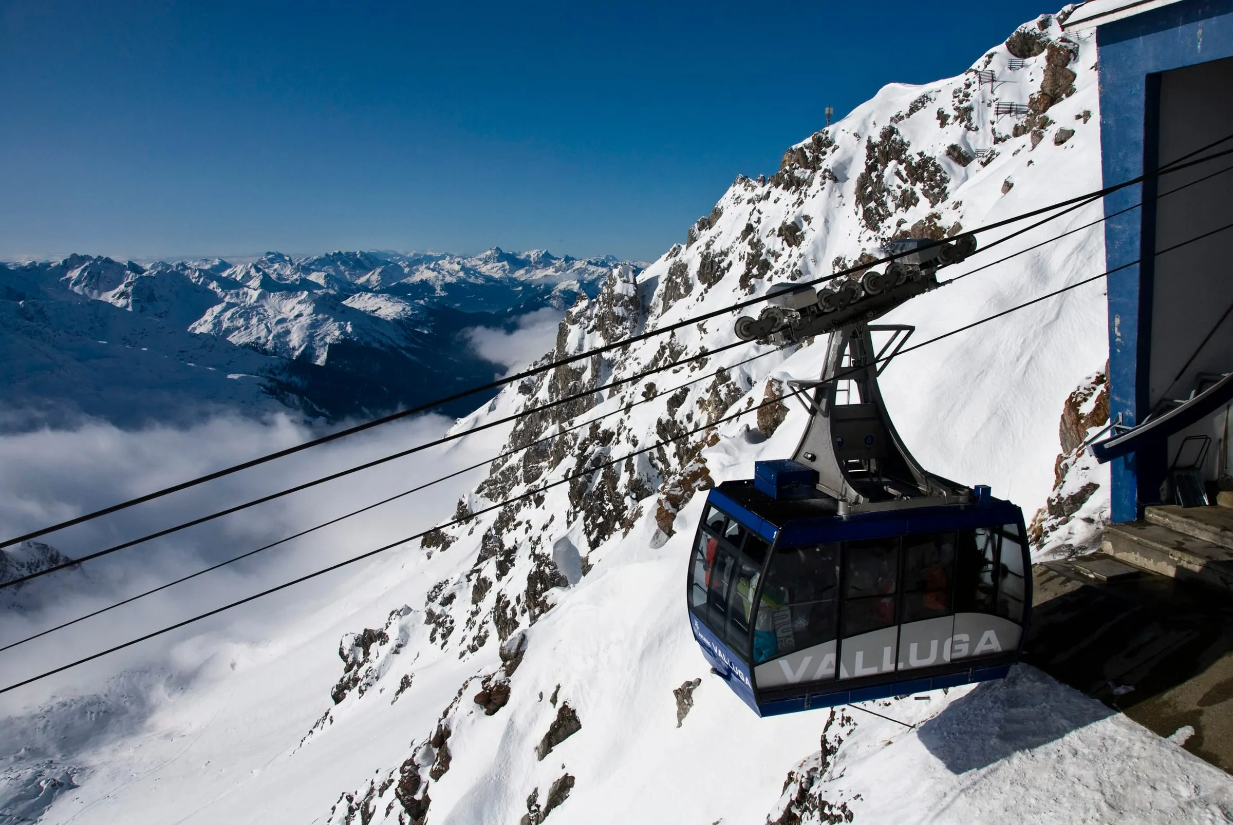 A Vallugabahn cable car cabin arriving at the top station on the Valluga above St. Anton