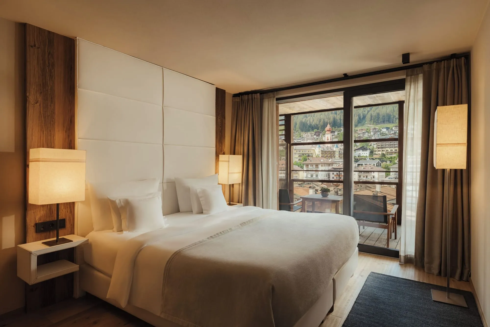 Gardena Grödnerhof Hotel & Spa: a bedroom with a view of the town