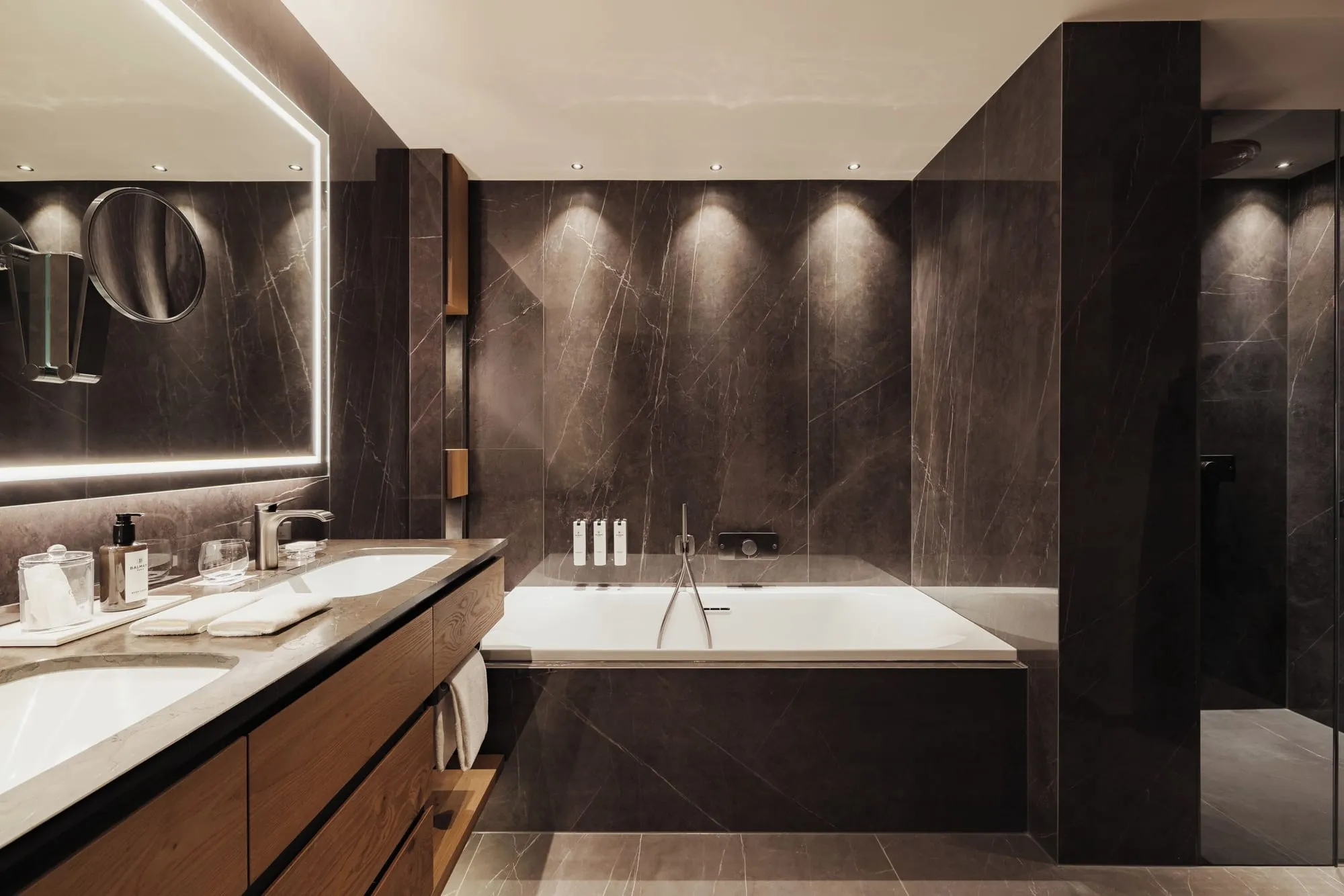 Gardena Grödnerhof Hotel & Spa: bathroom with bath