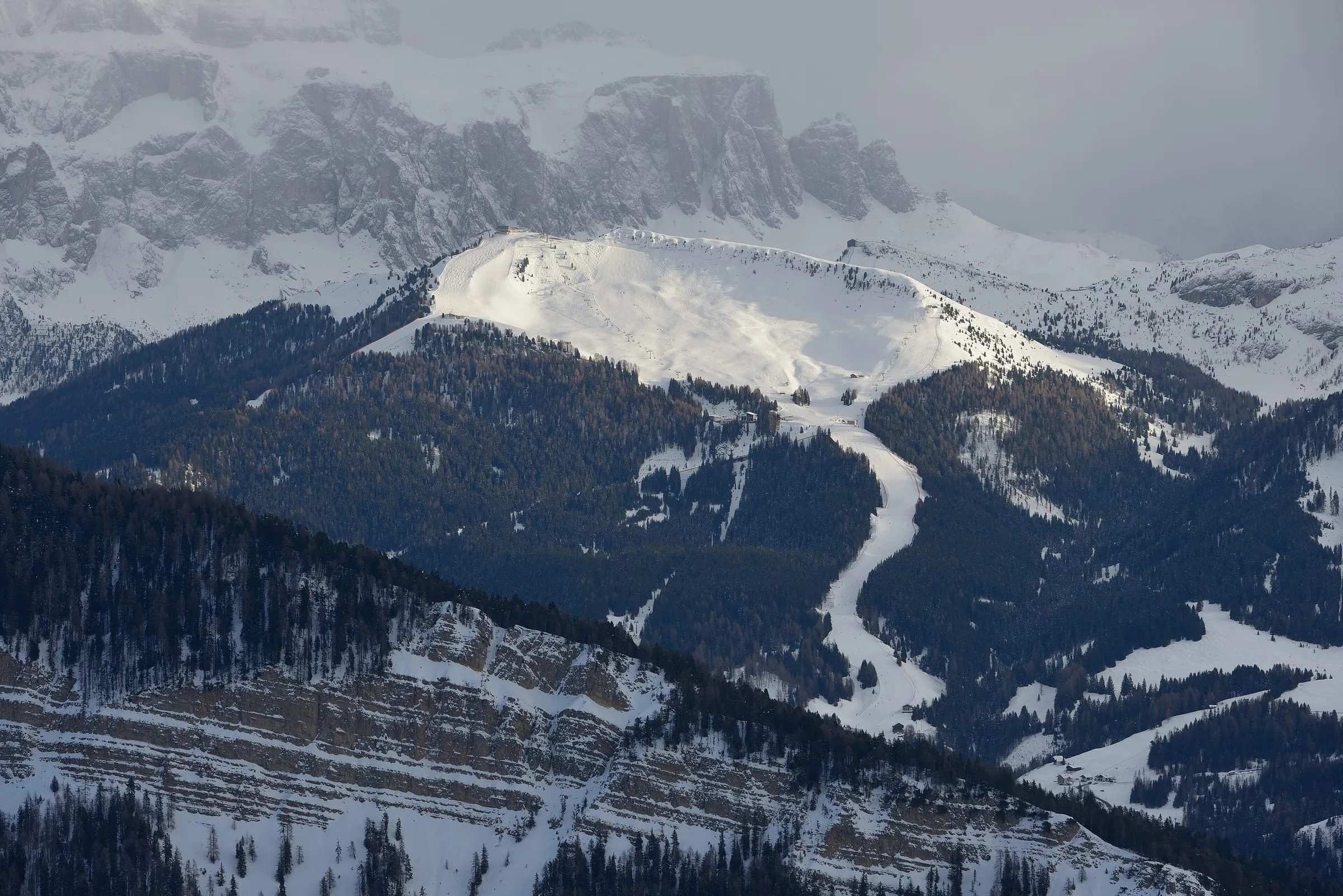 The Ciampinoi bowl and the Saslong World Cup downhill course in Val Gardena
