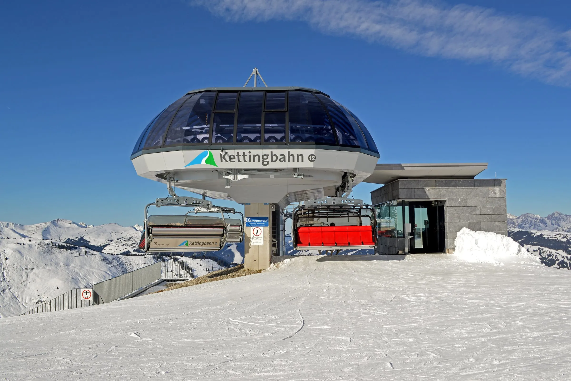 The Kettingbahn chairlift mountain station on the Schmittenhöhe in winter