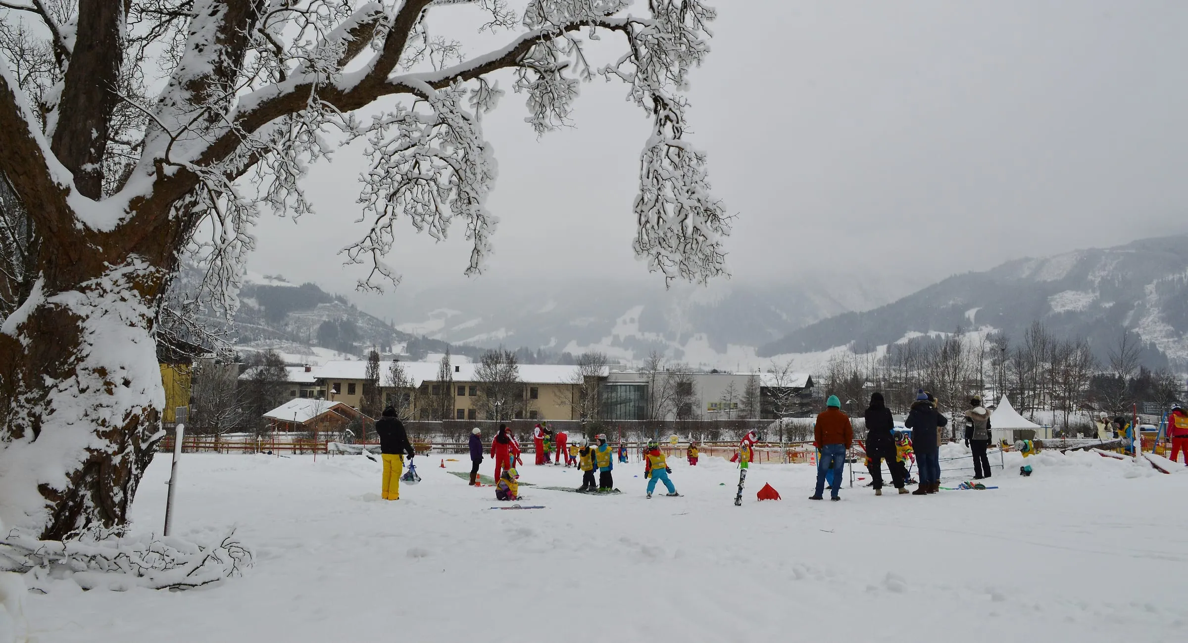 Children in a ski school group at the foot of the Areit slope in Zell am See
